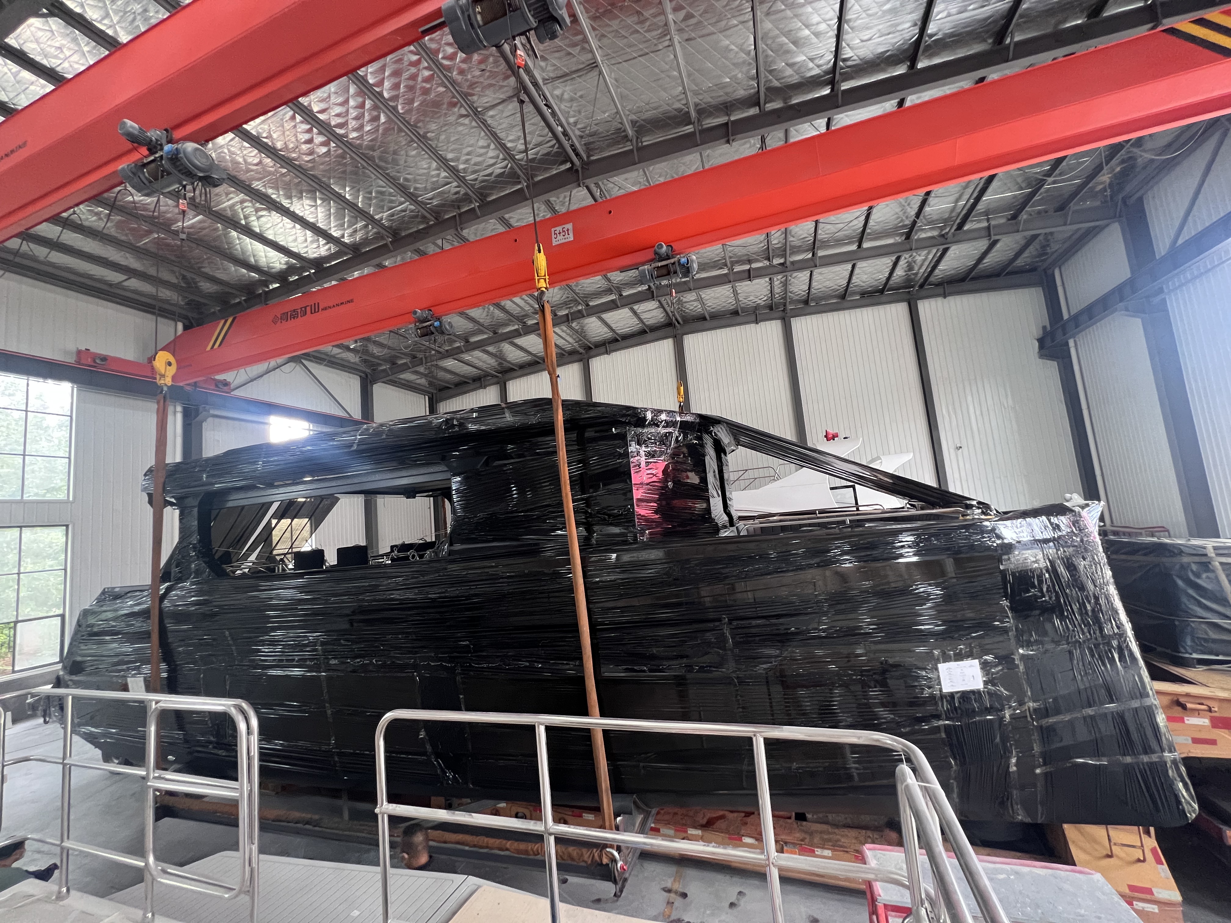 Catamaran Đảng Lawada® 1360 đầu tiên được giao cho Malaysia, người thứ hai đang xây dựng.